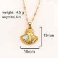 Collana dorata con ciondolo a conchiglia perla e accenti di pietre blu - Conchiglia Blu