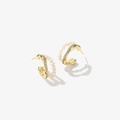 Detalle de los pendientes de perlas en forma de C con baño de oro y circonitas - Poste de Plata s925 + Chapado en Oro Real / Dorado