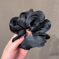 Coletero de satén negro brillante con diseño de pliegues en capas para el cabello - Negro