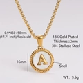 Tabla de medidas del collar de acero inoxidable chapado en oro 18K con colgante de nácar - Letra A