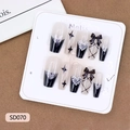 Unghie finte estetiche nere con fiocco e cuore argento, dettagli a stella 3D, taglia S - XS / Serie SD070 (SD070-XS)