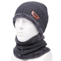 Set invernale da donna con berretto in maglia spessa e scaldacollo in fodera di pile - Grigio