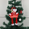 Weihnachts-Schneemann-Anhänger mit Feliz Navidad Schild an einem Tannenbaum - Weihnachtsanhänger Schneemann