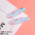 Dettaglio molletta azzurra con pois rosa, dimensioni 6,1 cm per 1,8 cm di misura - Blu Con Cuore Rosa