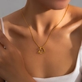 Élégant collier en acier titane doré avec un pendentif en forme de cœur évidé pour femme - Or Coeur