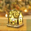 Miniatura di casa di Natale con neve e luci LED per decorazione da tavolo festiva - Stile Casa Innevata (Q-J70)