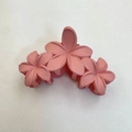 Pinza para el cabello con tres flores de plumeria rosa para peinados de verano - Flor De Frangipani De Una Pieza Rosa/escarchada [aprox. 11 Cm]