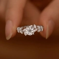 Elegant floral leaf laurel branch silver ring featuring a round brilliant cut gemstone - US 7 / Silver