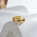 Ear cuff in argento S925 dorato con trama a onde irregolari e stile minimal - Oro