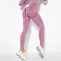 Detail van naadloze yoga legging met hoge taille, acid wash textuur en scrunch butt effect - S / Gewassen Wijnrood