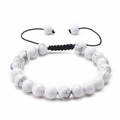 Détail du bracelet réglable tissé à la main avec perles en marbre blanc et cordon - Howlite