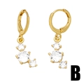 Elegante goldene Ohrringe mit weißen Zirkon-Sonnenanhängern und schickem Creolen-Design - Drei-Stein-Anhänger