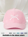 Detalle de gorra de pana rosa con bordado de lazo y opciones de colores disponibles - Ajustable / Rosa