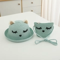 Dettaglio del set cappello di paglia verde menta e borsa con orecchie di gatto e ricamo - 54cm / Cappello Blu + Borsa