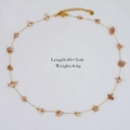 Détail montrant la longueur 40+5cm et le poids 4.6g du collier en pierre - Collier de Gravier de Pierre de Soleil