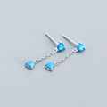 Orecchini a nappa in argento 925 con due opali blu tondi e catenine d'argento sottili - Oro Bianco