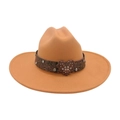 Cappello in feltro cammello con fibbia a cuore e fascia decorativa in rilievo - Cammello