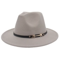 Détail d'un chapeau en feutre de laine gris avec ruban en cuir noir et boucle dorée - M(56-58cm) / Gris Clair (Double Bande)