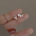 Elegant 925 sterling silver leaf and branch stud earrings with asymmetric design - Asymmetric Leaves / Silver
