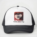 Valentijnsdag zwart-witte truckerpet met rode lippen en hartopdruk met datum 02.14 - Zwart Wit