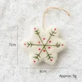 Witte wolvilt sneeuwvlok ornament met groene ster borduurwerk en ophanglus - Zeshoekige Sneeuwvlok