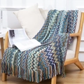 Coperta in maglia bohémien con motivi a onde blu e gialli e nappe decorative - Serie Blu (127x180cm)