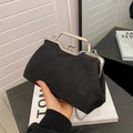 Elegante borsa da sera con perline nere, manico in argento e tracolla a catena - Nero