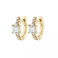 Eleganti orecchini a cerchio placcati oro 18K con zirconia quadrata e pietre laterali - Trasparente/Oro