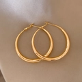 Eleganti orecchini a cerchio tondi dorati con finitura lucida su seta beige morbida - Perno in Argento Stile Grande Oro (10#) / Grande / Oro