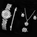 Detalle de conjunto de joyería de 6 piezas plateado con reloj y accesorios de diamantes - Conjunto de Joyas Plateado