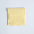 Pochette à bijoux en microfibre suédée jaune clair avec cordon de serrage et rabat - Jaune