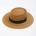 Vue détaillée du tissage ajouré respirant sur un chapeau de paille canotier caramel - Chapeau Boater Français Kaki - Ruban Noir