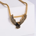 Collier avec pendentif aigle doré vintage sur blocs blancs avec une chaîne à maillons carrés - Avec chaîne / Doré