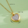 Collana con ciondolo a cuore dorato e zirconi bianchi su uno sfondo verde chiaro - Bicolore (Cuore Bicolore 947)