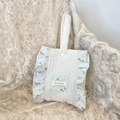 Sac à main matelassé à fleurs avec volants et motifs floraux bleus sur blanc - Bleu à Motif Floral Sergé