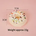 Modèle réaliste de donut au chocolat blanc avec granulés, diamètre 7cm, poids 15g - Blanc