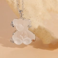 Collar con colgante de oso de resina blanca con estrella grabada en plata - Oso de Resina Chapado en Oro Blanco