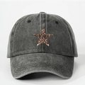 Detalle del tejido de mezclilla lavada en gorra de béisbol con estrella de leopardo - Talla única / Negro