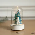 Dôme de Noël en verre avec ours polaire et lumières LED sur socle en bois blanc - Style ours