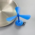Fermaglio per capelli a girandola blu con base a cuore e clip in metallo nero - Molletta con Elica / Blu