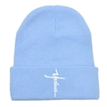 Hellblaue Strickmütze mit weißer Yeshua-Stickerei und Kreuzdesign für winterliche Wärme - Himmelblau