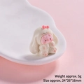 Vue macro d'une figurine lapin en résine montrant la taille 24x26x16mm et le poids 5g - Beige