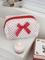Weiße Kosmetiktasche mit Herzmuster, roter Schleife und Rüschen für unterwegs - Kleiner Roter Herz Spitzen Schleifenstil