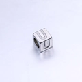 Perle cubique de 7 mm en acier inoxydable argenté avec la lettre U pour bijoux DIY - Lettre U