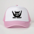 Pink-weiße Trucker-Mütze mit Waschbär-Aufdruck, Stay Trashy Schriftzug und Netzrücken - Einheitsgröße / Rosa