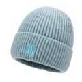 Gorro de punto acanalado azul claro con bordado RN y vuelta para un estilo de invierno - Azul