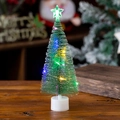 Mini-LED-Weihnachtsbaum mit Stern auf Holztisch und warmem, festlichem Hintergrund - Bunt Groß