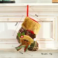 Calza di Natale a quadri rossi e verdi con decorazione a renna in peluche 3D - Stile Mini Renna di Peluche / Mini