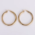 Detailansicht der polierten 18k vergoldeten Edelstahl Hohl-Creolen Ohrringe - 50mm / Gold