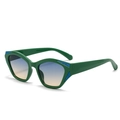 Grüne Cat-Eye-Sonnenbrille mit blau-gelben Verlaufsgläsern und blau strukturiertem Rahmen - C4 Grüner Rahmen Blau-Tee